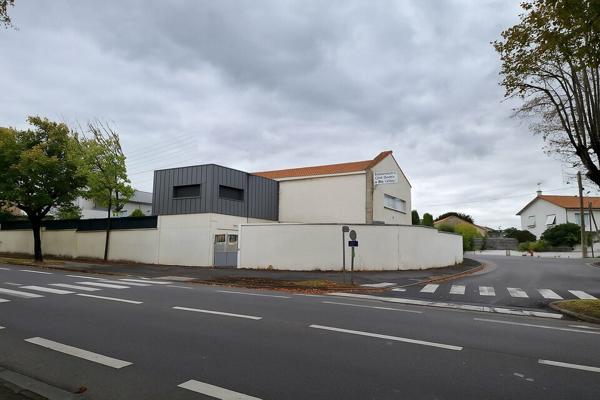 EXCELLENT EMPLACEMENT EN CENTRE-VILLE DE NIORT – VISIBILITÉ MAXIMALE SUR L'AVENUE DE PARIS !