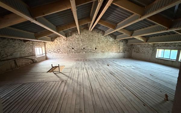 Maison à vendre    5 pièces •  Montoison