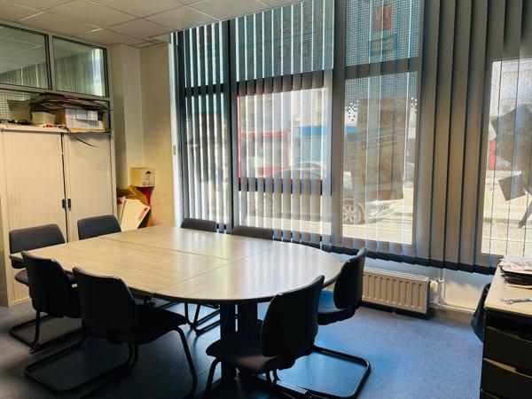 Location bureau 170 m2 à Saint-Nazaire proche gare avec grande vitrine