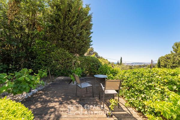 Maison Provençale avec jardins en restanques et vue dégagée. La Panouse