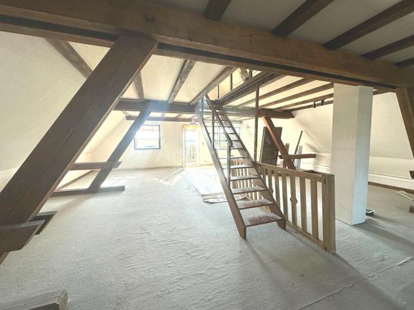 BUREAUX à LOUER de 151 m²
