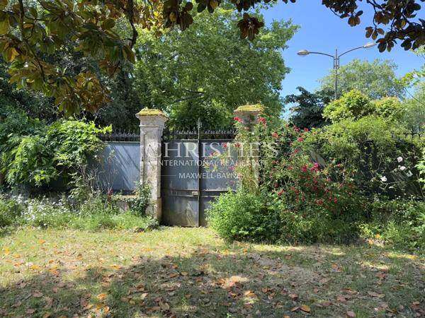 Une maison de maître pleine de caractère, en plein cœur de Nontron