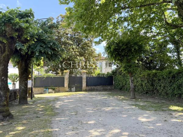 Une maison de maître pleine de caractère, en plein cœur de Nontron
