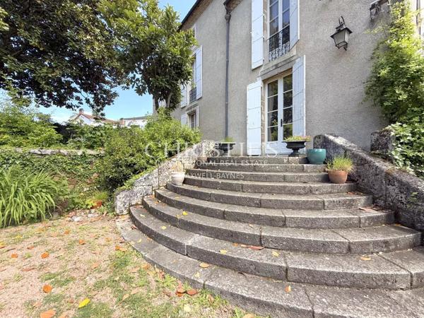 Une maison de maître pleine de caractère, en plein cœur de Nontron