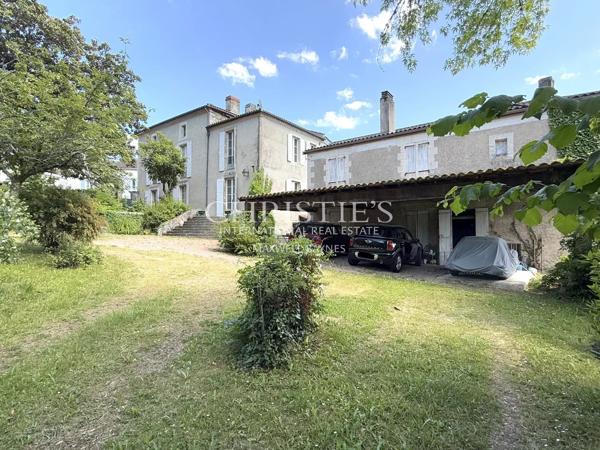 Une maison de maître pleine de caractère, en plein cœur de Nontron