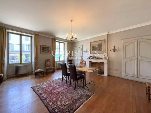 Une maison de maître pleine de caractère, en plein cœur de Nontron