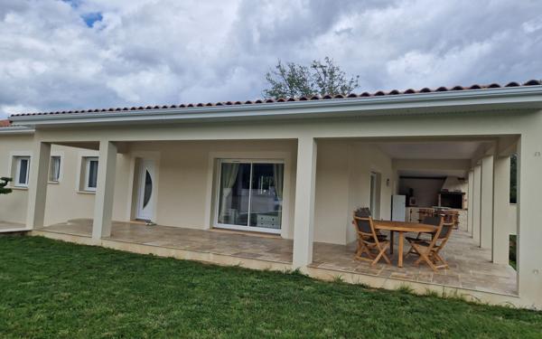 Maison à vendre    4 pièces •  Terrasson-Lavilledieu