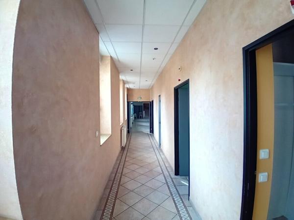 Saint Rémy - Ensemble immobilier 800 m² à louer