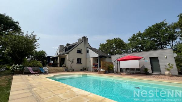 Maison spacieuse avec piscine et studio indépendant, à proximité d'Auray