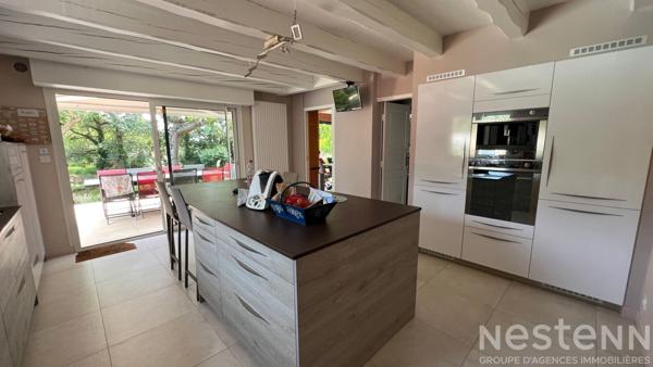 Maison spacieuse avec piscine et studio indépendant, à proximité d'Auray