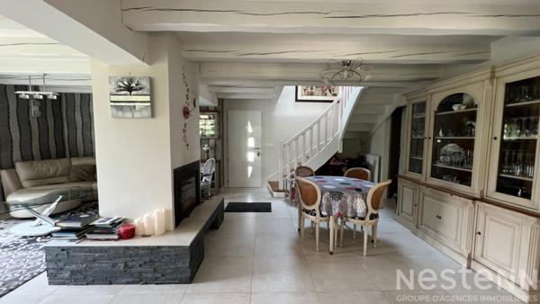 Maison spacieuse avec piscine et studio indépendant, à proximité d'Auray