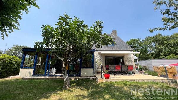 Maison spacieuse avec piscine et studio indépendant, à proximité d'Auray