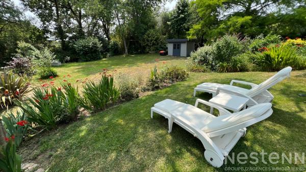 Maison spacieuse avec piscine et studio indépendant, à proximité d'Auray