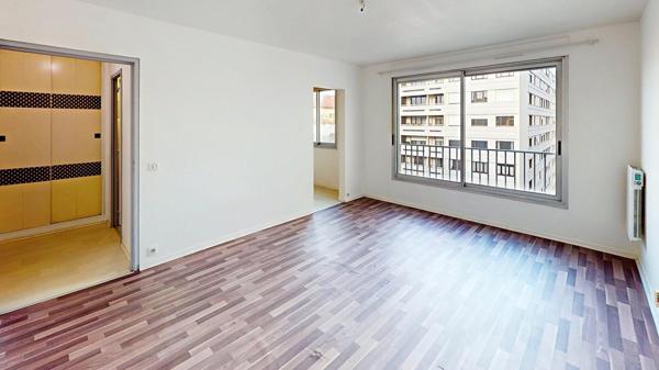 JEAN MACÉ T1 30m² en très bon état, étage élevé