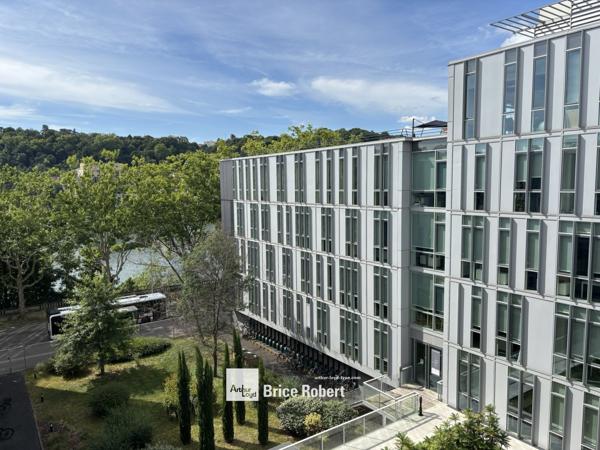 Bureaux à louer à Lyon 9ème dans immeuble récent avec certification THPE