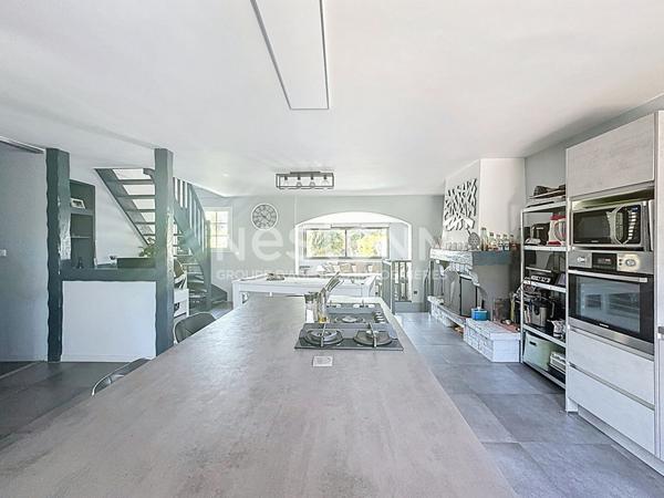 Maison avec piscine situé à Morangis secteur calme et recherché, proche des axes routier, 5 chambres, maison familiale