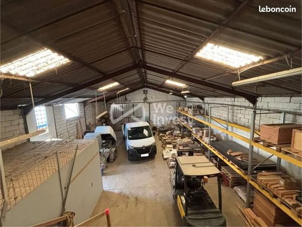 Entrepôt + 2 chalets sur terrain clos – Limoux