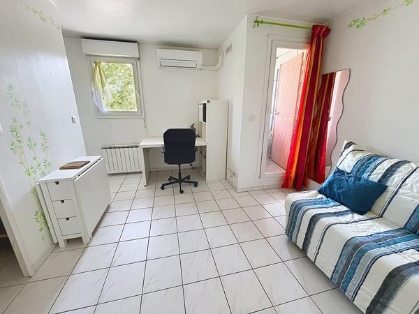 EXCLUSIVITE À vendre: Studio  balcon ascenseur en plein centre ville