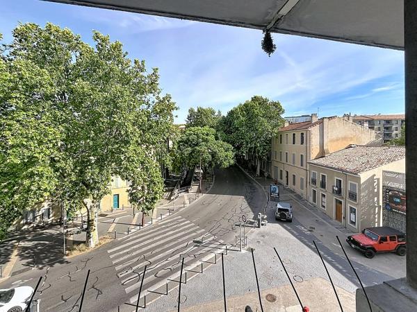 EXCLUSIVITE À vendre: Studio  balcon ascenseur en plein centre ville