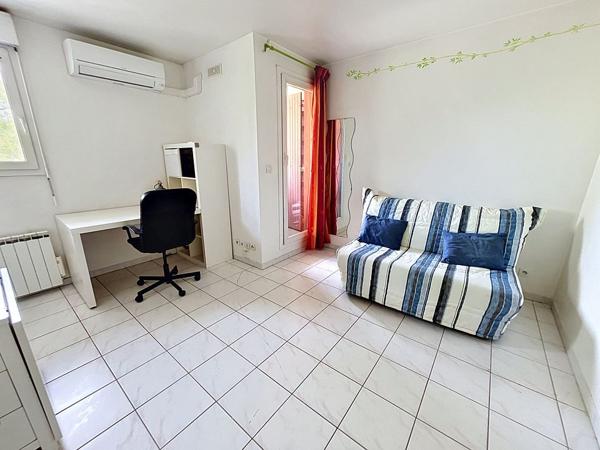 EXCLUSIVITE À vendre: Studio  balcon ascenseur en plein centre ville