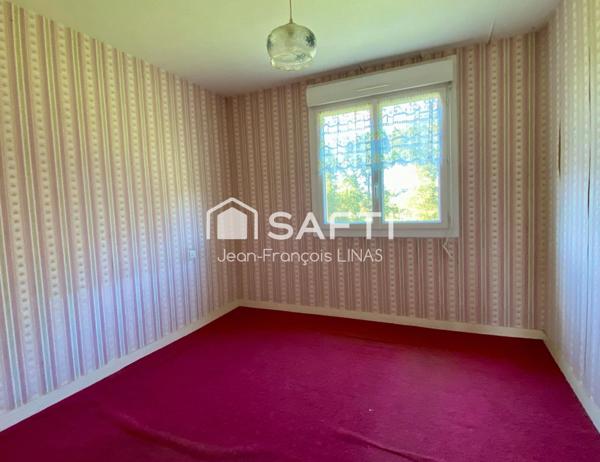 Maison traditionnelle au calme à modernier à 7mn de Vannes avec 3 chambres en R/Ch et 951 m² de terrain.