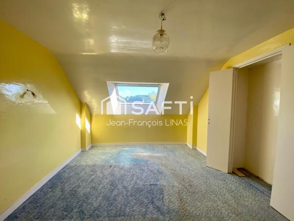 Maison traditionnelle au calme à modernier à 7mn de Vannes avec 3 chambres en R/Ch et 951 m² de terrain.