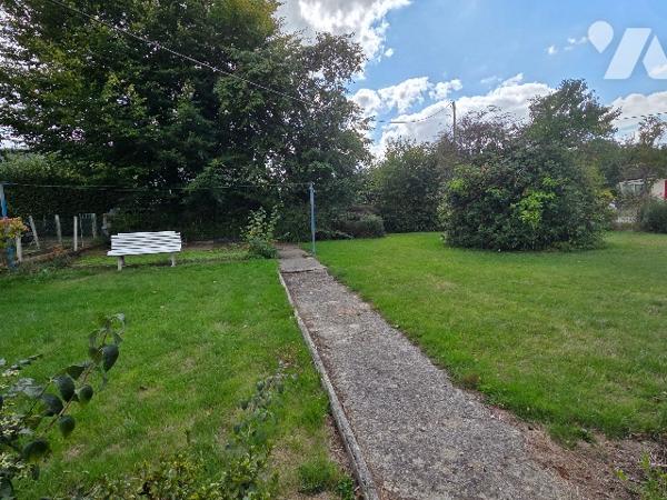 YVETOT 10mn, maison mitoyenne 1côté, plain pied, 2 chambres, garage, grenier, terrain 630m² bâtiment