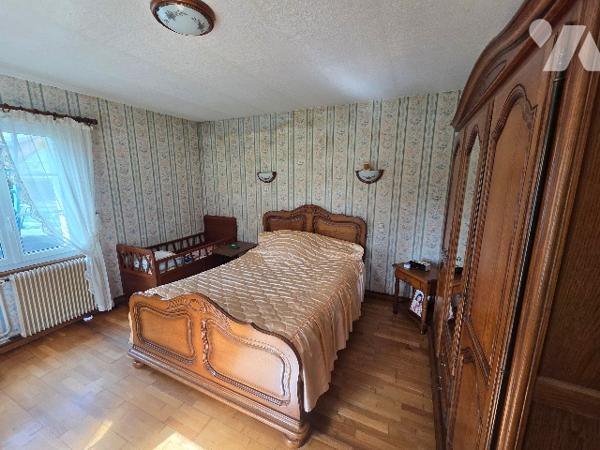 YVETOT 10mn, maison mitoyenne 1côté, plain pied, 2 chambres, garage, grenier, terrain 630m² bâtiment