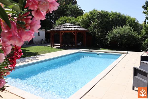 Villa plain pied T5 sur terrain de 1300 m² avec piscine Lancon provence Villa plain pied T5 sur terrain de 1300 m² avec piscine Lancon provence