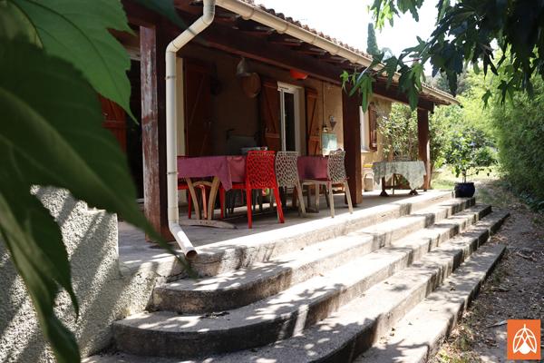 Villa plain pied T5 sur terrain de 1300 m² avec piscine Lancon provence Villa plain pied T5 sur terrain de 1300 m² avec piscine Lancon provence