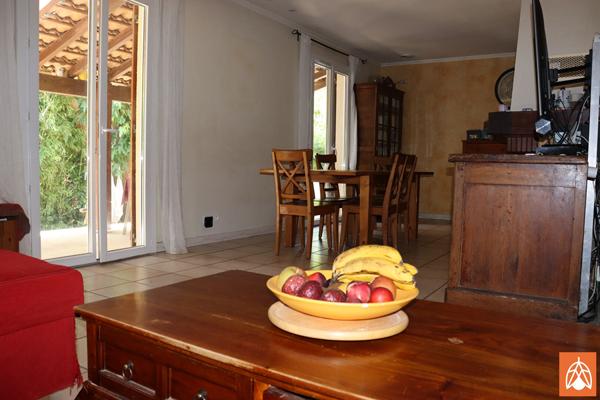 Villa plain pied T5 sur terrain de 1300 m² avec piscine Lancon provence Villa plain pied T5 sur terrain de 1300 m² avec piscine Lancon provence