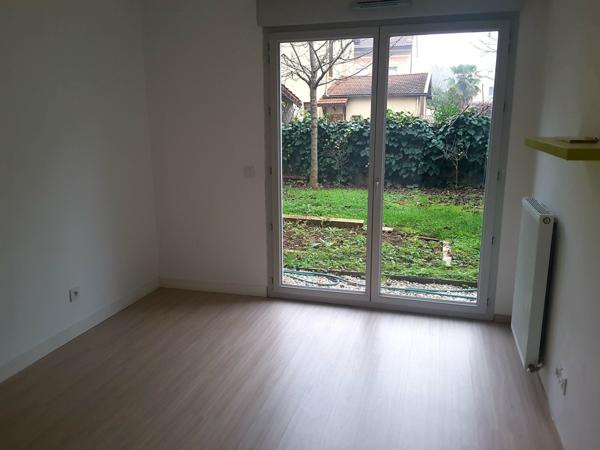 Villeurbanne (69100) Villeurbanne - Proximité 6ème - Dans immeuble de standing de 2016, T3 avec 120 M² de terrain privatif