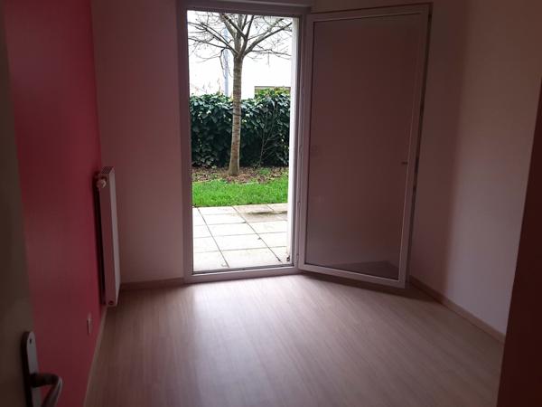 Villeurbanne (69100) Villeurbanne - Proximité 6ème - Dans immeuble de standing de 2016, T3 avec 120 M² de terrain privatif