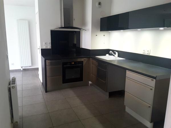 Villeurbanne (69100) Villeurbanne - Proximité 6ème - Dans immeuble de standing de 2016, T3 avec 120 M² de terrain privatif