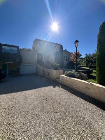 Maison de 2001 parfaitement entretenue.