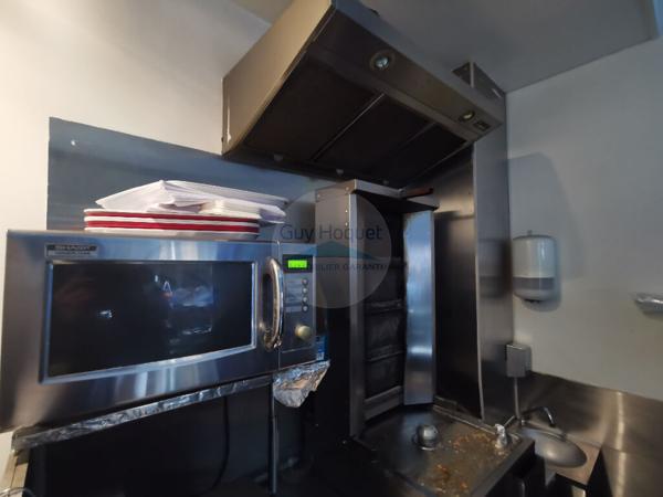 RESTAURATION RAPIDE AVEC EXTRACTION ET TERRASSE - PARIS 08