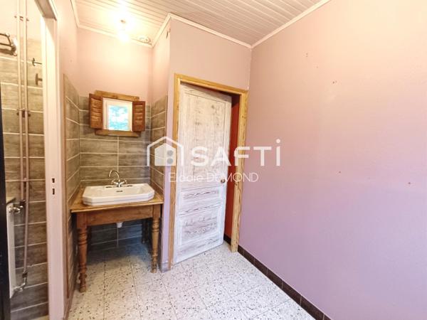 Jolie maison de plain-pied de 148 m2 habitable sur terrain de plus de 5 hectares