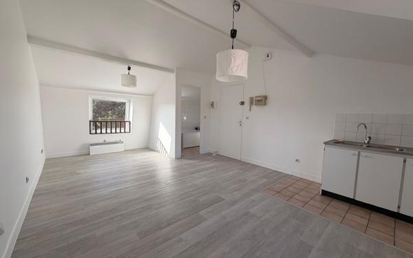 Appartement à louer    1 pièce • 23,43 m2 Morangis