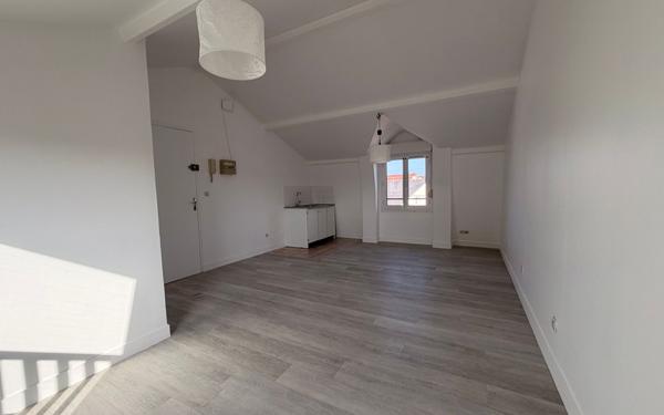 Appartement à louer    1 pièce • 23,43 m2 Morangis