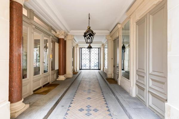 PARIS 17 – EMPLACEMENT PREMIUM/T1ou T2 LUMINEUX, CALME SUR JARDIN