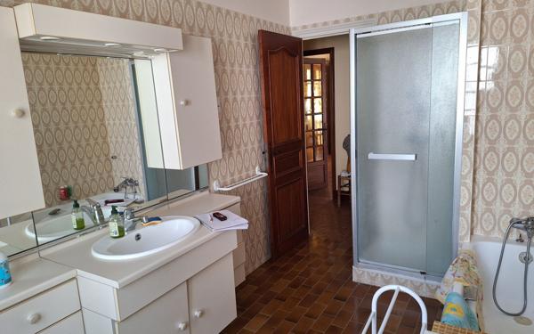 Maison à vendre    6 pièces • 302 m2 Saint-Georges-de-Didonne