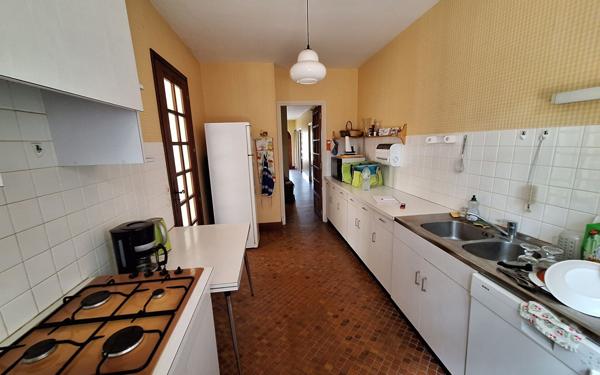 Maison à vendre    6 pièces • 302 m2 Saint-Georges-de-Didonne