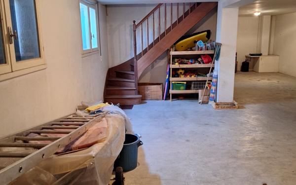 Maison à vendre    6 pièces • 302 m2 Saint-Georges-de-Didonne