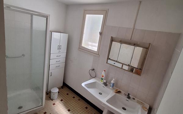 Maison à vendre    6 pièces • 302 m2 Saint-Georges-de-Didonne