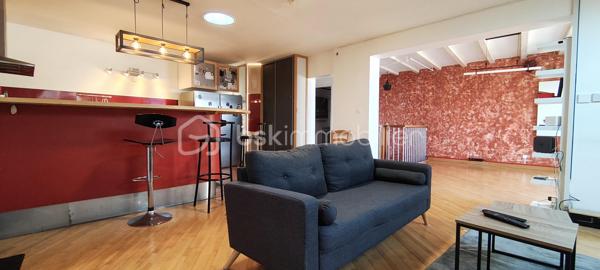 Vous recherchez un bien spacieux, dans un village authentique et dynamique, le tout à proximité de Nancy ? 
Découvrez cette maison d'environ 230 m', proposant une terrasse avec vue panoramique sur la campagne, située au coeur d'Amance.

• Ses atouts :
• 5 chambres pour accueillir toute la famille
• De beaux volumes et des espaces de vie lumineux
• 1 salle de bain avec douche et baignoire, 1 salle d'eau, 2 WC séparés, buanderie
• Terrasse avec vue orientée Sud
• Sous-sol complet avec garage et dépendances donnant du potentiel d'aménagement supplémentaire

Ce bien ne dispose pas de jardin.

Contactez-moi dès à présent pour recevoir les information liées à ce bien, au mode de vente et organiser votre visite !

CALENDRIER ET MODALITÉS DE LA VENTE INTERACTIVE

Période de commercialisation : Du 5 septembre 2026 au 15 octobre 2026

Jour J (Ouverture de la vente en ligne) : Jeudi 15 octobre 2026 à partir de 19h00 

Première offre possible (Mise à prix) : 200 000 € (honoraires inclus)

Pas des enchères : 3 000 €  

Comment participer à la vente ?  
Visite obligatoire
Dossier financier : Constituer et valider un dossier de financement / capacité financière (étape indispensable pour obtenir l'agrément de participation à la vente interactive)
Vente le jour J : Portez vos offres directement en ligne le 15 octobre dès 19h00 sur plateforme sécurisée.