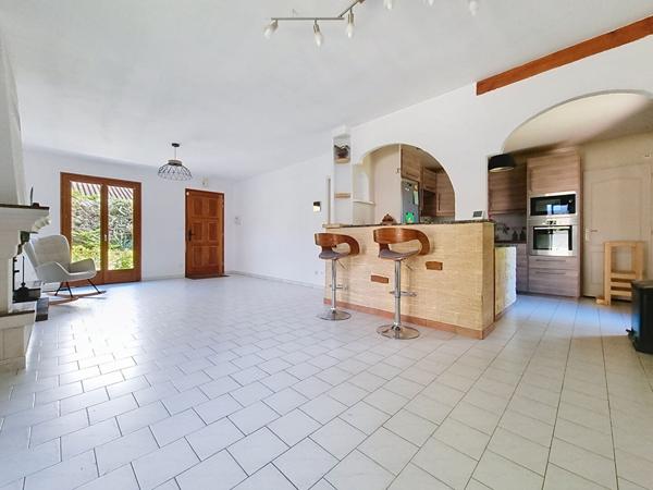 Exclusif : Maison familiale 5 chambres sur terrain paysager de 605 m² sur quartier calme de Charvieu