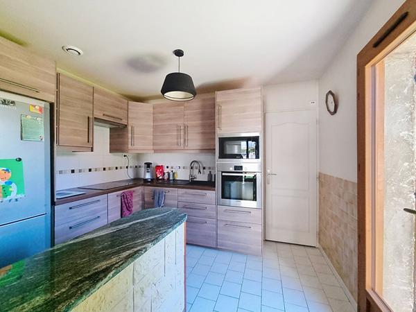 Exclusif : Maison familiale 5 chambres sur terrain paysager de 605 m² sur quartier calme de Charvieu