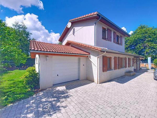 Exclusif : Maison familiale 5 chambres sur terrain paysager de 605 m² sur quartier calme de Charvieu