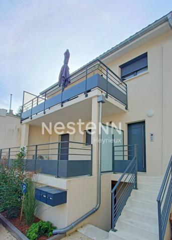 Centre Heyrieux: Appartement de type 3 , terrasse, stationnement et cave