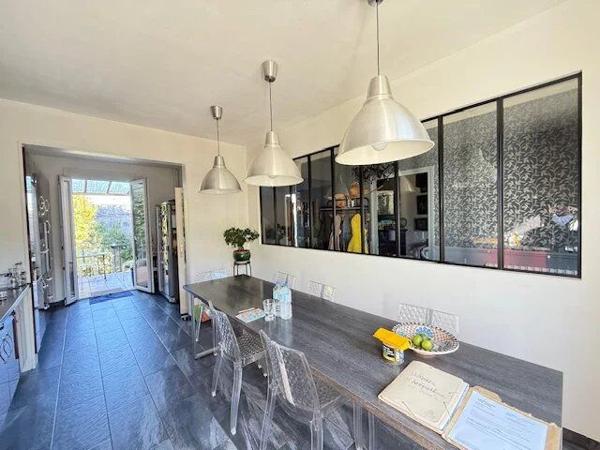 Vente                                                      Maison
                        
                     5 pièces                                         à Combs-la-Ville
